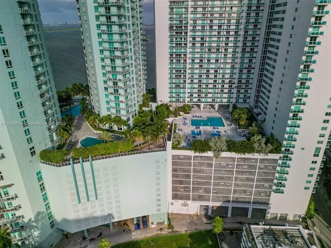 Building Photo - 1900 N Bayshore Dr