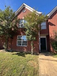 Building Photo - Renovated 3 Bedroom 3 Bath Townhome for Rent!