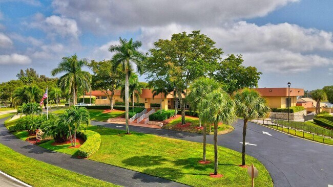 Building Photo - 15324 Lakes of Delray Blvd