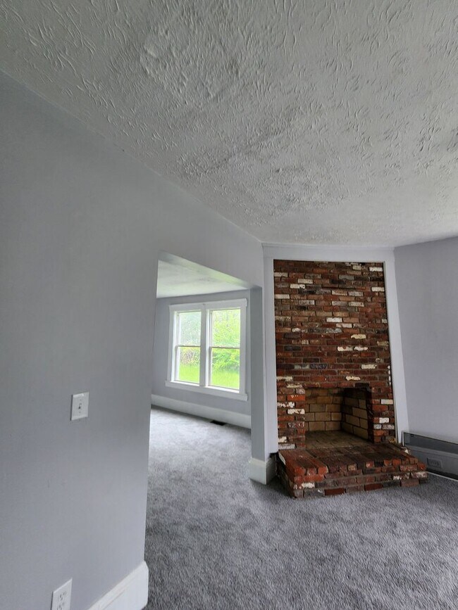 Building Photo - Large 3 Bedroom Home For Rent on Kimberly
