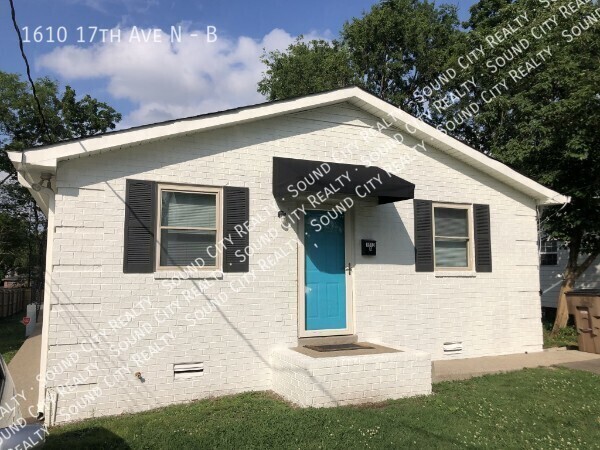 Building Photo - 2 Bed/1 Bath Duplex - 17th Ave N - Buchana...