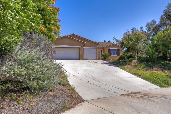 Building Photo - Charming 1-Story Corner Lot Home with Great Room & Patio