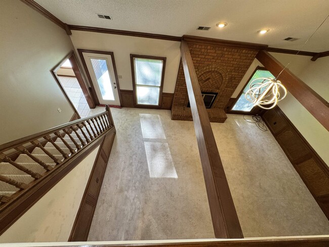 Building Photo - 2025 Mt Badon Ln