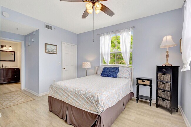 Building Photo - 2060 Greenview Shores Blvd
