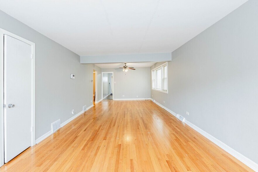 Building Photo - 7637 S Essex Ave