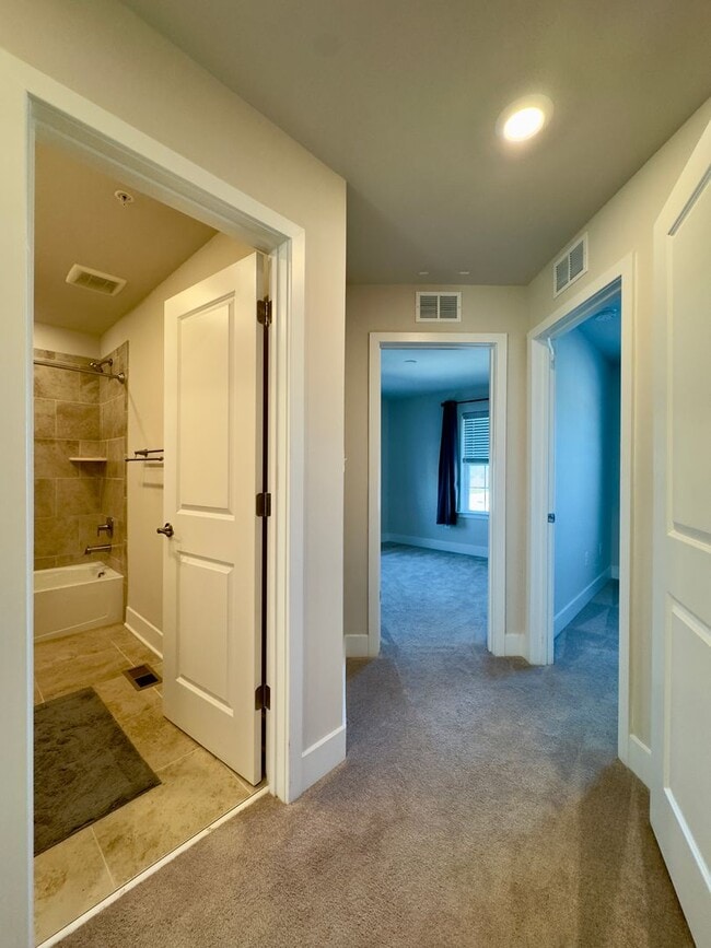 Building Photo - Charming 3 Bedroom/2 Bathroom/2 Half Bath Townhome in Windsor Mill, MD!