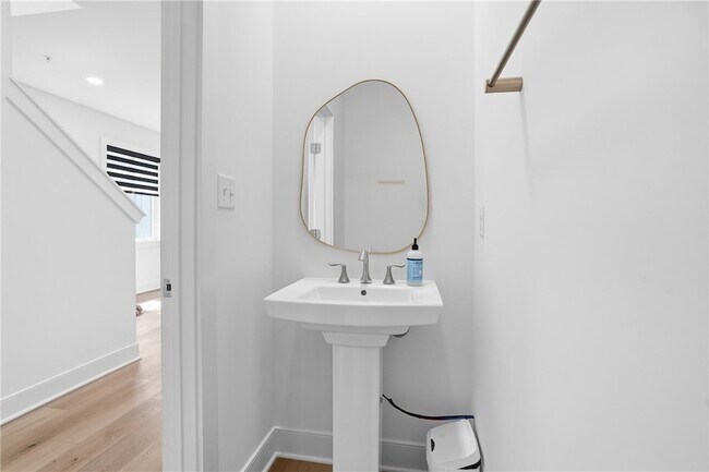 Building Photo - 4009 Cottage Wy