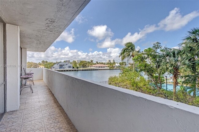 Building Photo - 2017 S Ocean Dr
