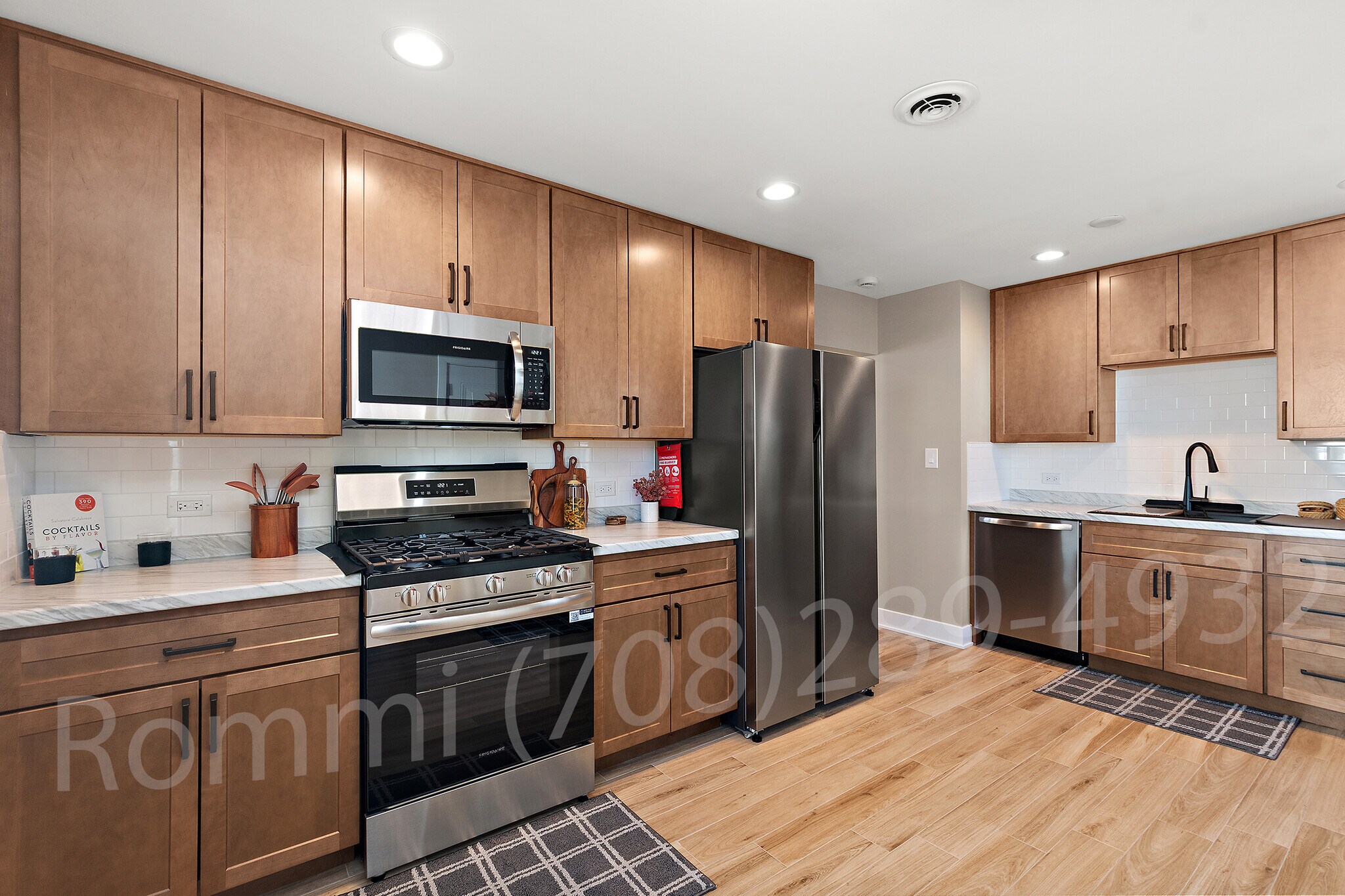 Kitchen - 7528 Catalpa Ave