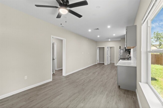 Building Photo - 8402 Bassett St