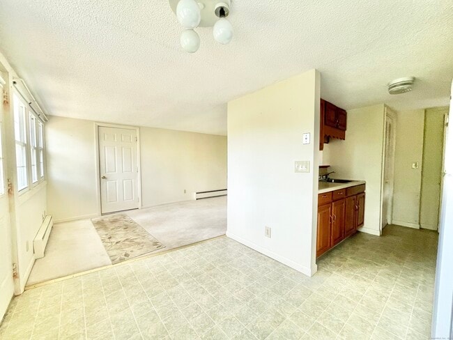 Building Photo - 17 Warren Rd