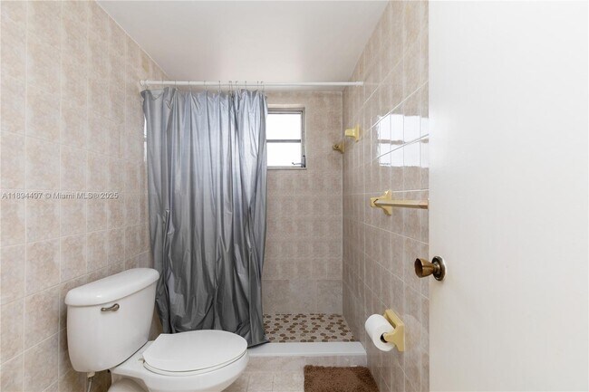 Building Photo - 1630 W 46th St