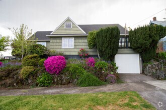 Building Photo - Rose City Park English Tudor with Stunning...