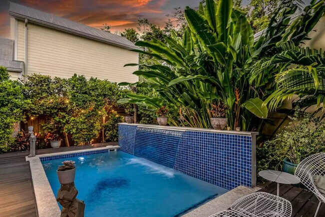 Building Photo - 629 Elizabeth St