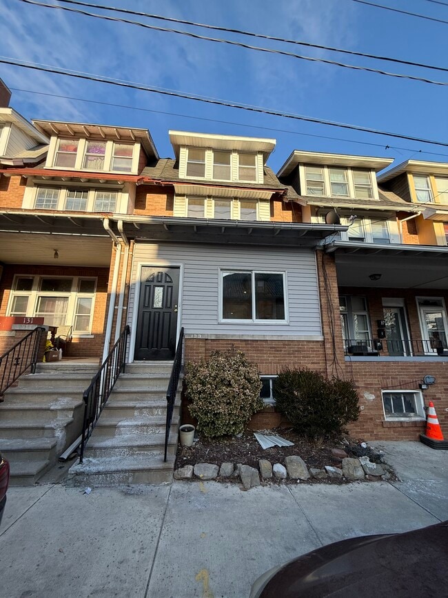 Building Photo - 133 S 15th St