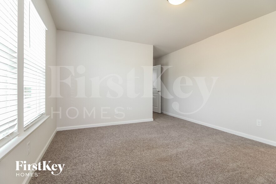 Building Photo - 302 Ashborne Ln