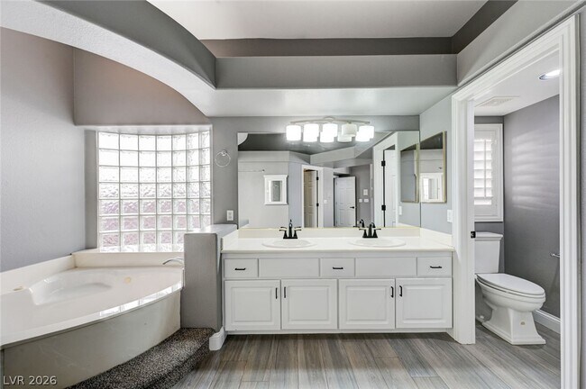 Building Photo - 3800 Beacon Point St