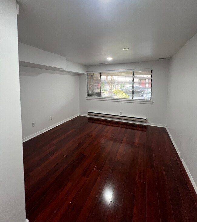 Building Photo - 100 Hope St