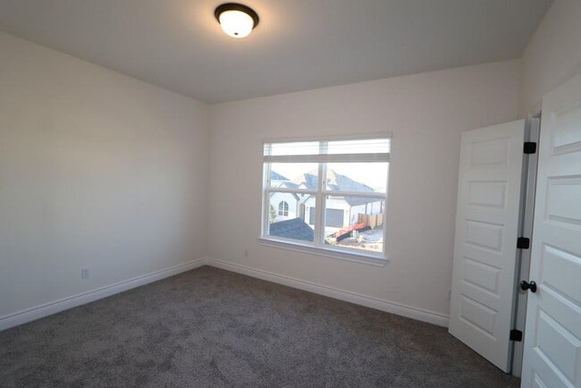 Building Photo - 109 White Magnolia Cv