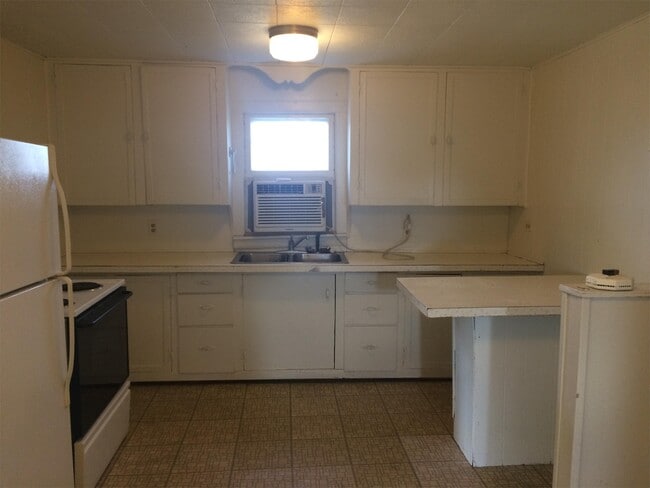 Building Photo - 1923 E Ridgeway Ave