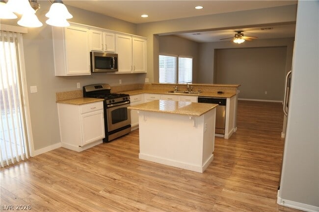 Building Photo - 10642 Cave Ridge St