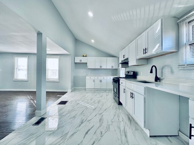 Building Photo - 10 Kensington St