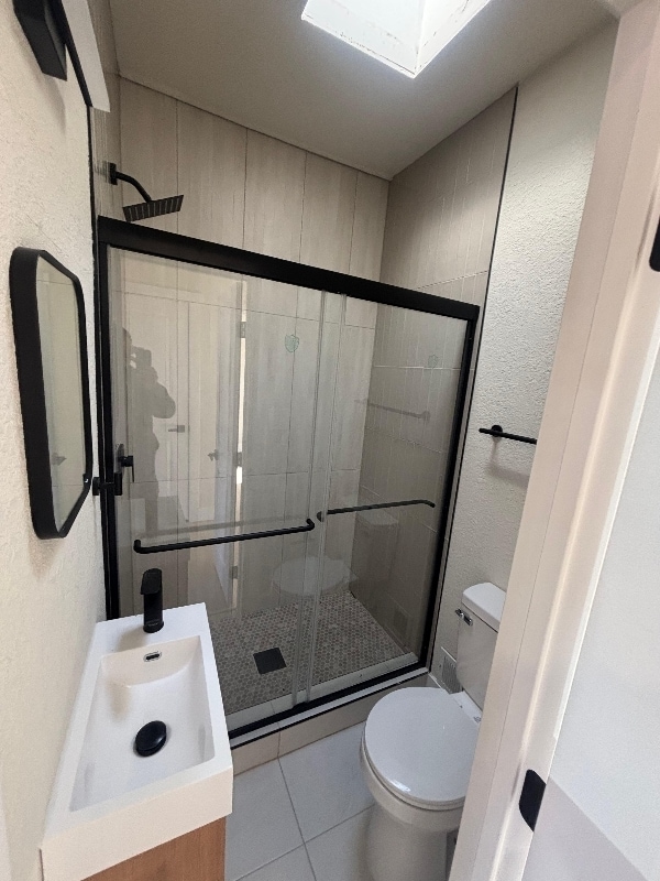 Building Photo - 704 E Dakota Ave