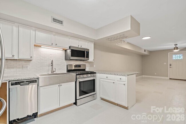 Building Photo - 604 E Iredell Ave