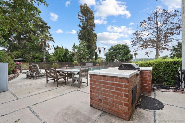 Building Photo - 14844 Rancho Real