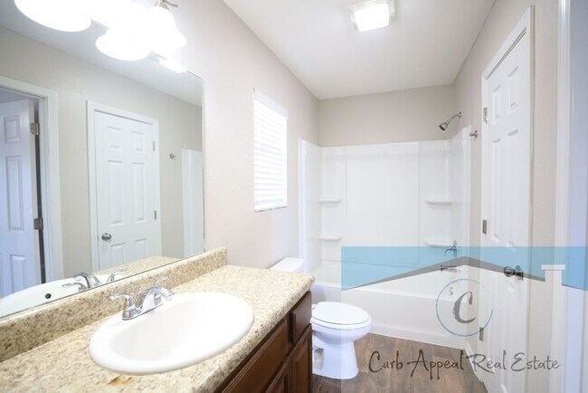 Building Photo - Move in special $900!! Beautiful 3 bed / 2 bath home - Nettleton!!