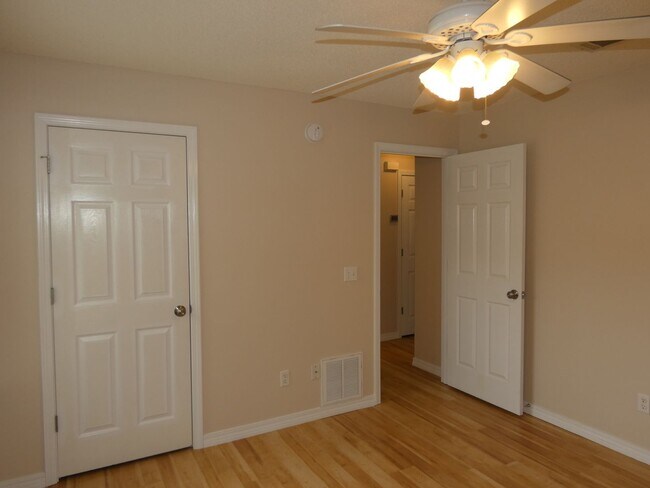 Building Photo - 3 Bedroom Home Near NAS Pensacola