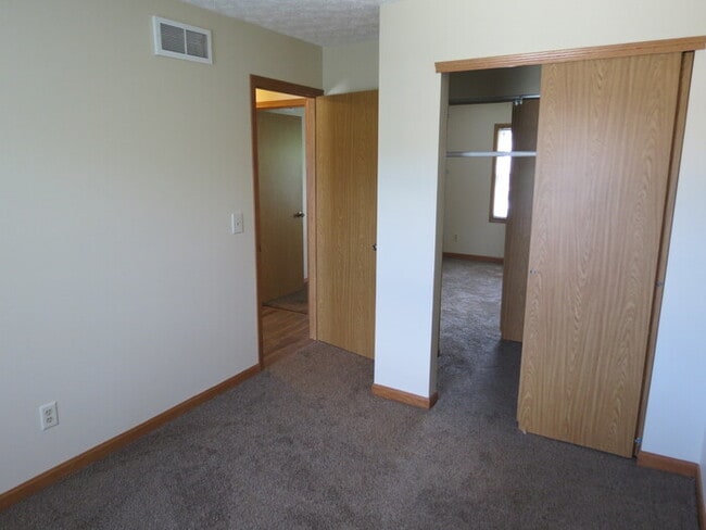 Building Photo - 2711 Millrace Dr