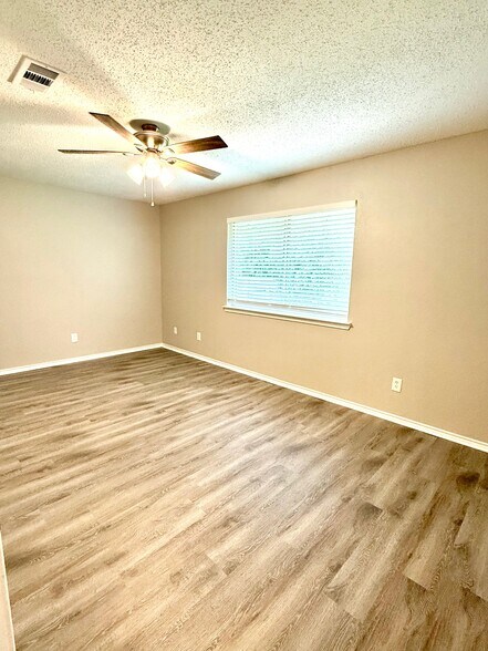Master Bedroom - 1115 Buttercup Cir