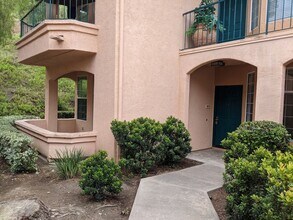 Building Photo - 2 Bedroom-2 Bathroom Single Story Condo in...