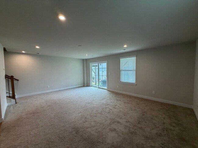 Building Photo - 921 Portrush Ln