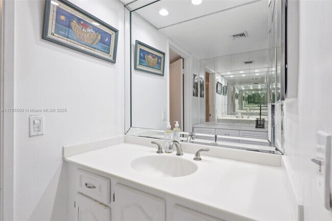 Building Photo - 1210 Bahama Bend