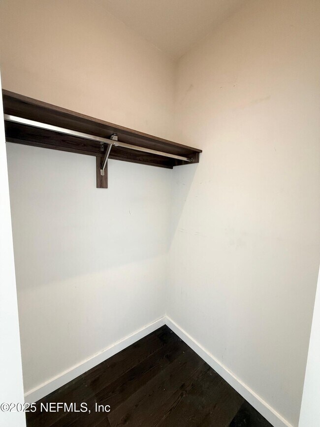 Building Photo - 1733 Memorial Park Terrace