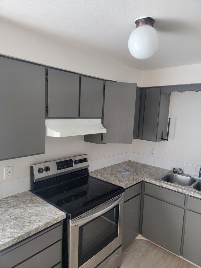 Building Photo - 10512 E Augusta Ave