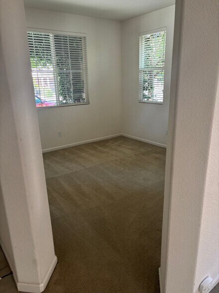Building Photo - 1833 Elston Cir