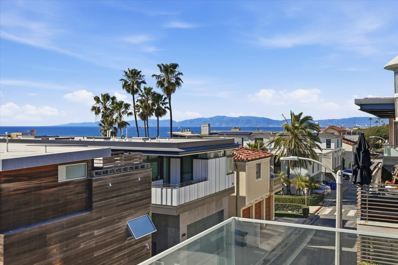 Building Photo - 2406 Ocean Dr