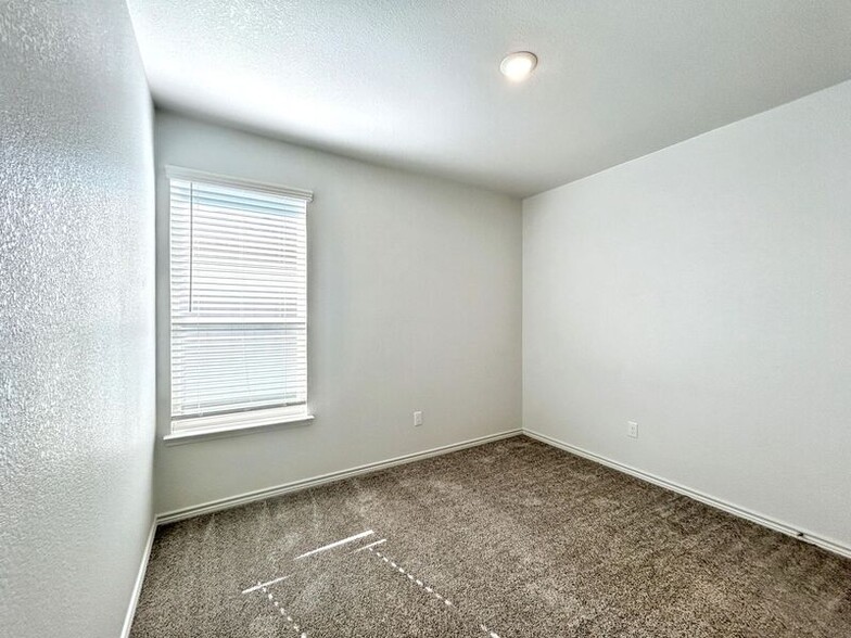 Building Photo - 866 Freedom Cir