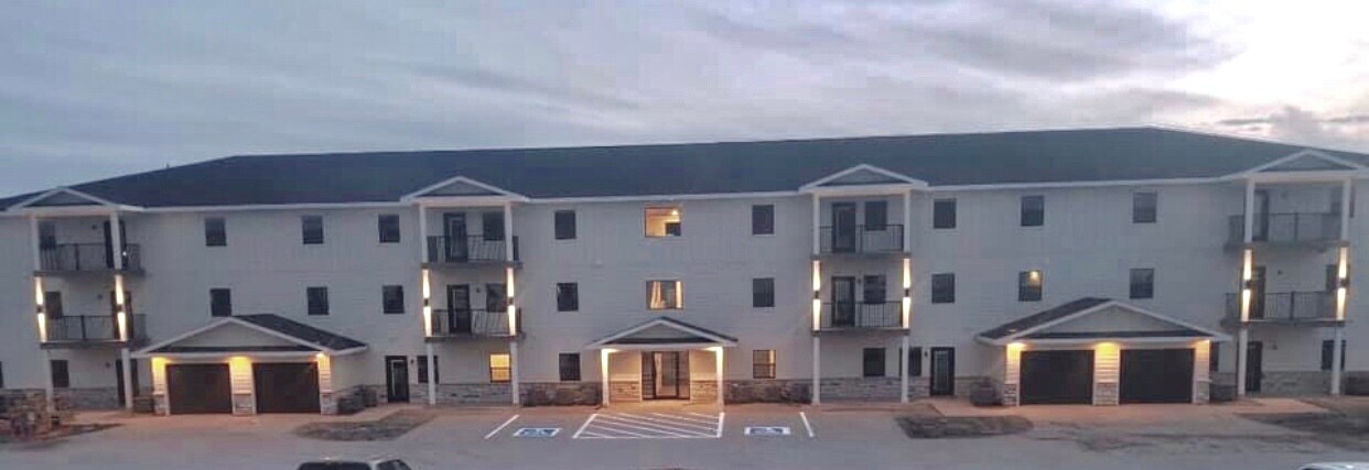 Building Photo - 1355 Holton Dr
