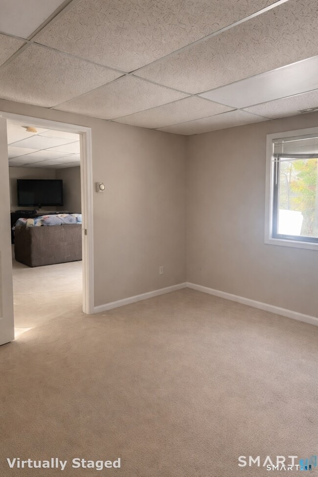 Building Photo - 8 Crossroads Ln