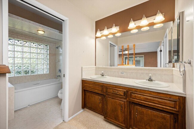 Building Photo - 7808 Selkirk Dr