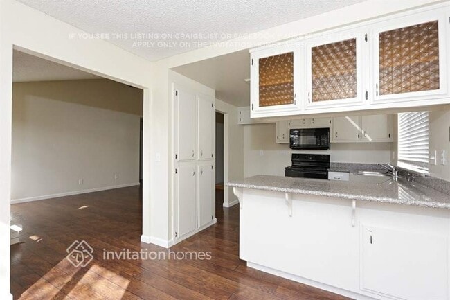 Building Photo - 568 Silverado Cir