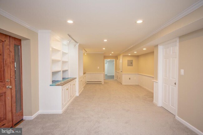 Building Photo - 2104 Steuben Way