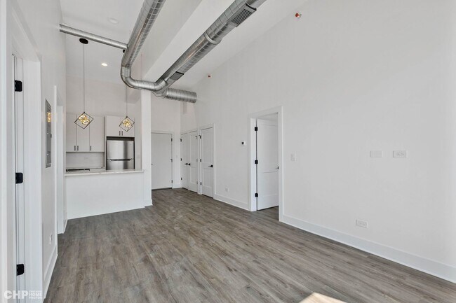 Building Photo - 4731 N Western Ave