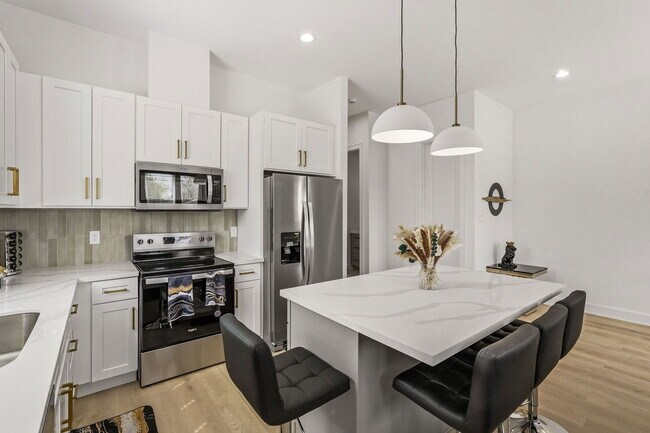 Building Photo - 6528 Weston St