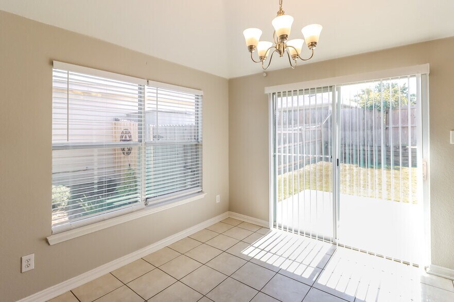 Building Photo - 1216 Sandpiper Dr