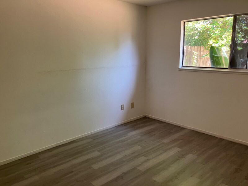 Building Photo - 1339 Princess Dr